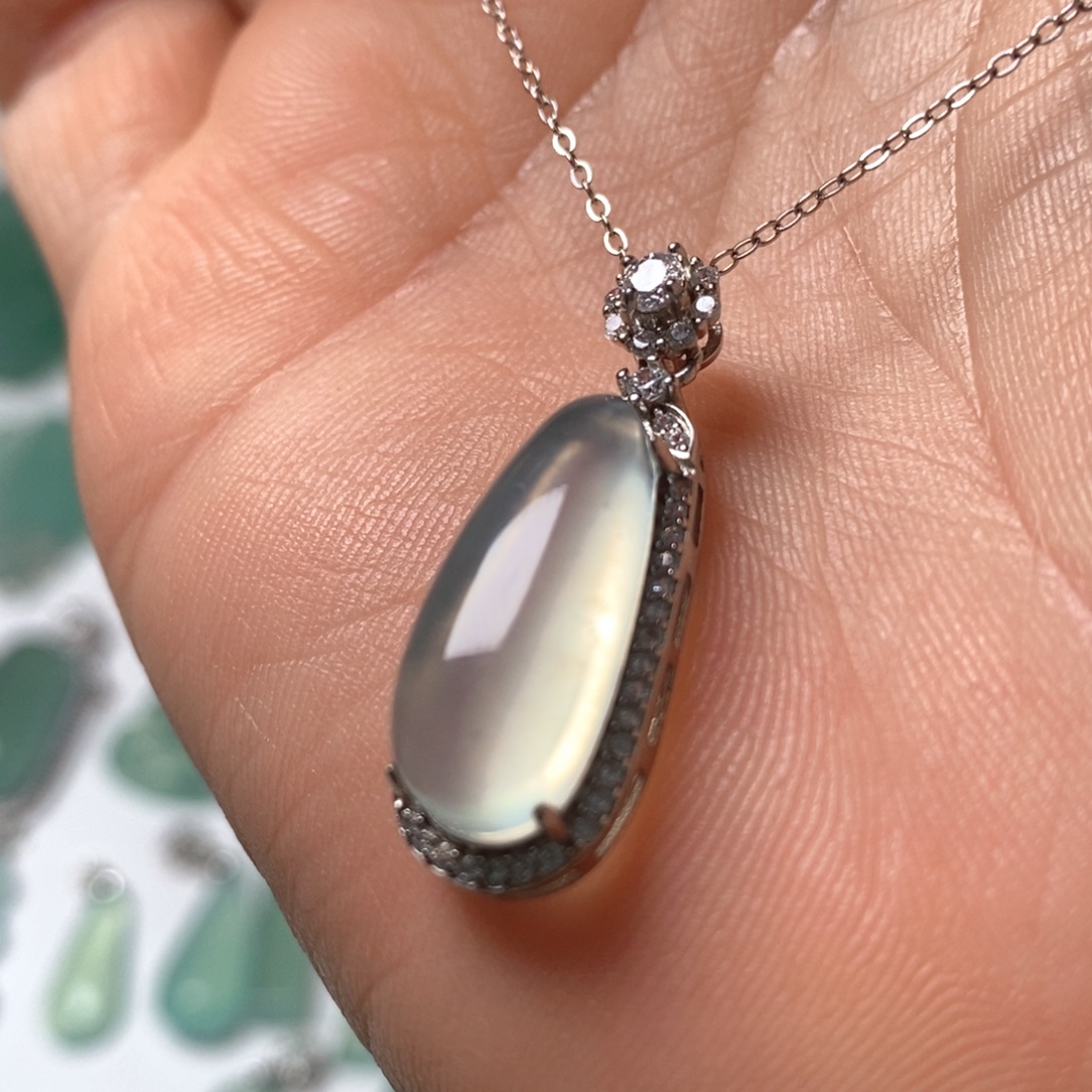 蛇纹石玉未镶嵌颈饰