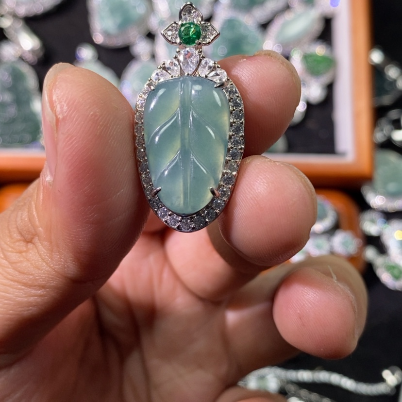 【闪购商品】翡翠颈饰未镶嵌天然