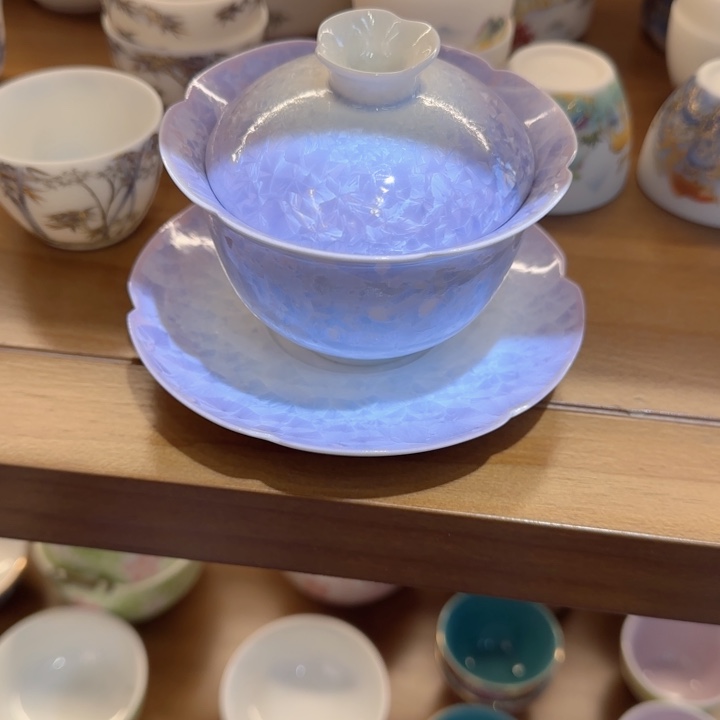 天***∽青花壶具工艺特点釉内采用金白相