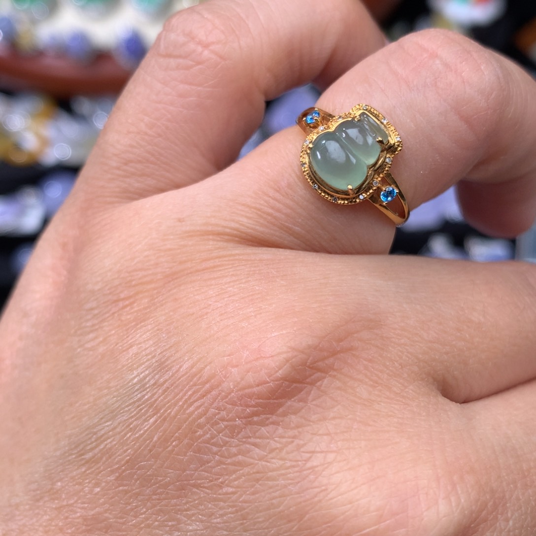 翡翠戒指18K金镶嵌葫芦戒指