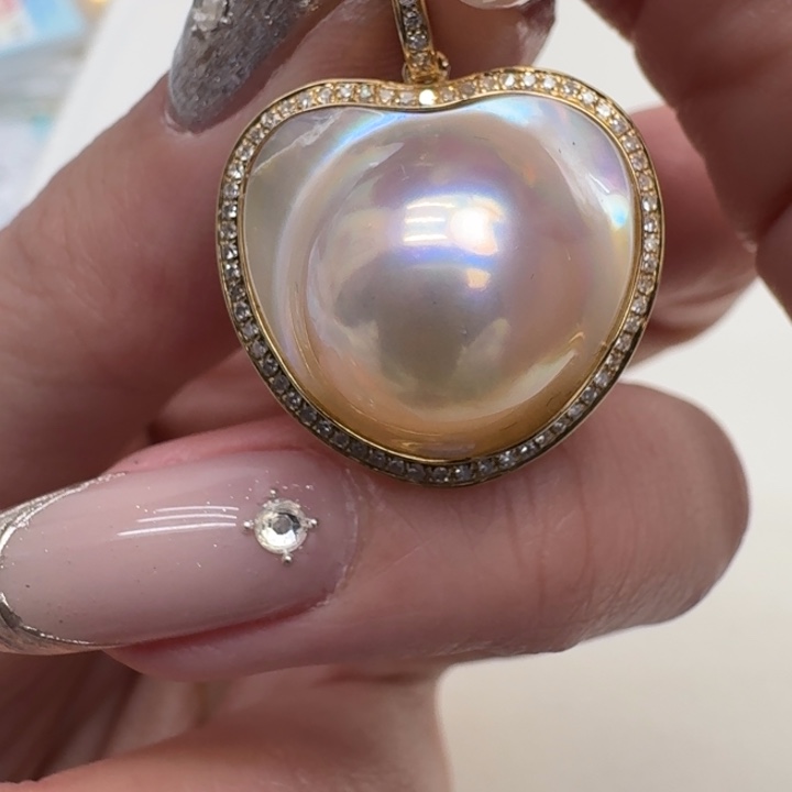 拼合珍珠（马贝珠）颈饰18K金镶嵌