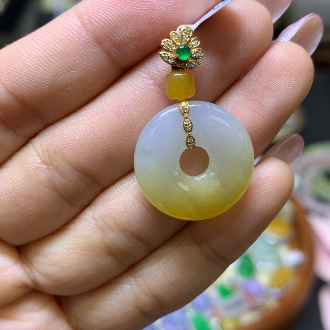 翡翠颈饰18K金镶嵌翡翠吊坠项链