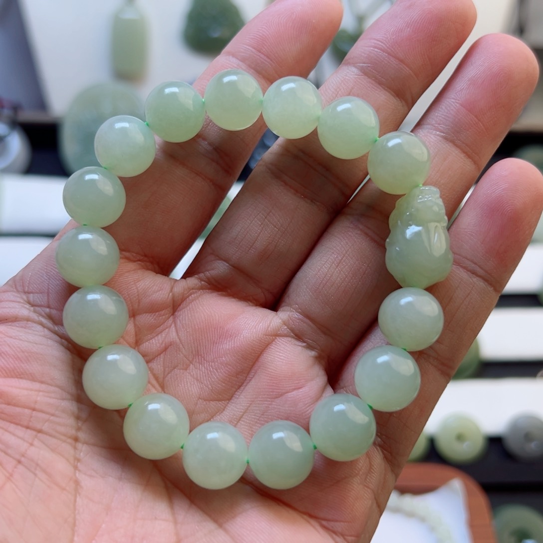 吊坠(赠链)未镶嵌和田玉666