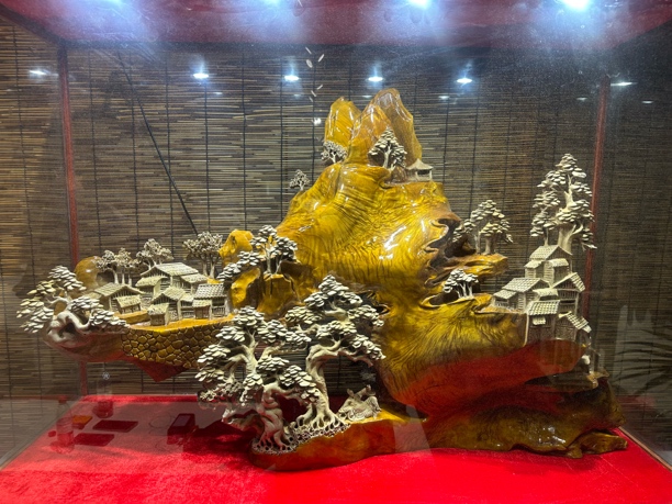 金丝楠木精致手工摆件