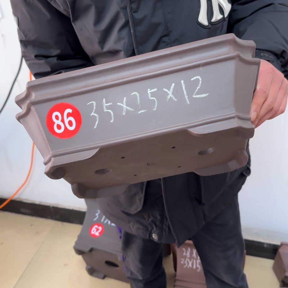 紫砂花盆呜呜呜呜