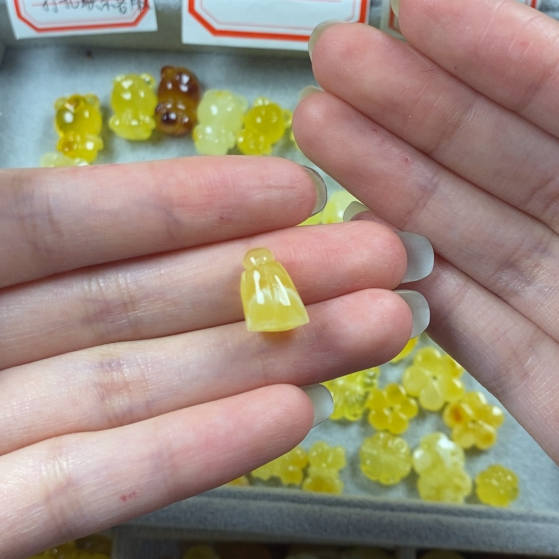 琥珀裸石未镶嵌莲蓬