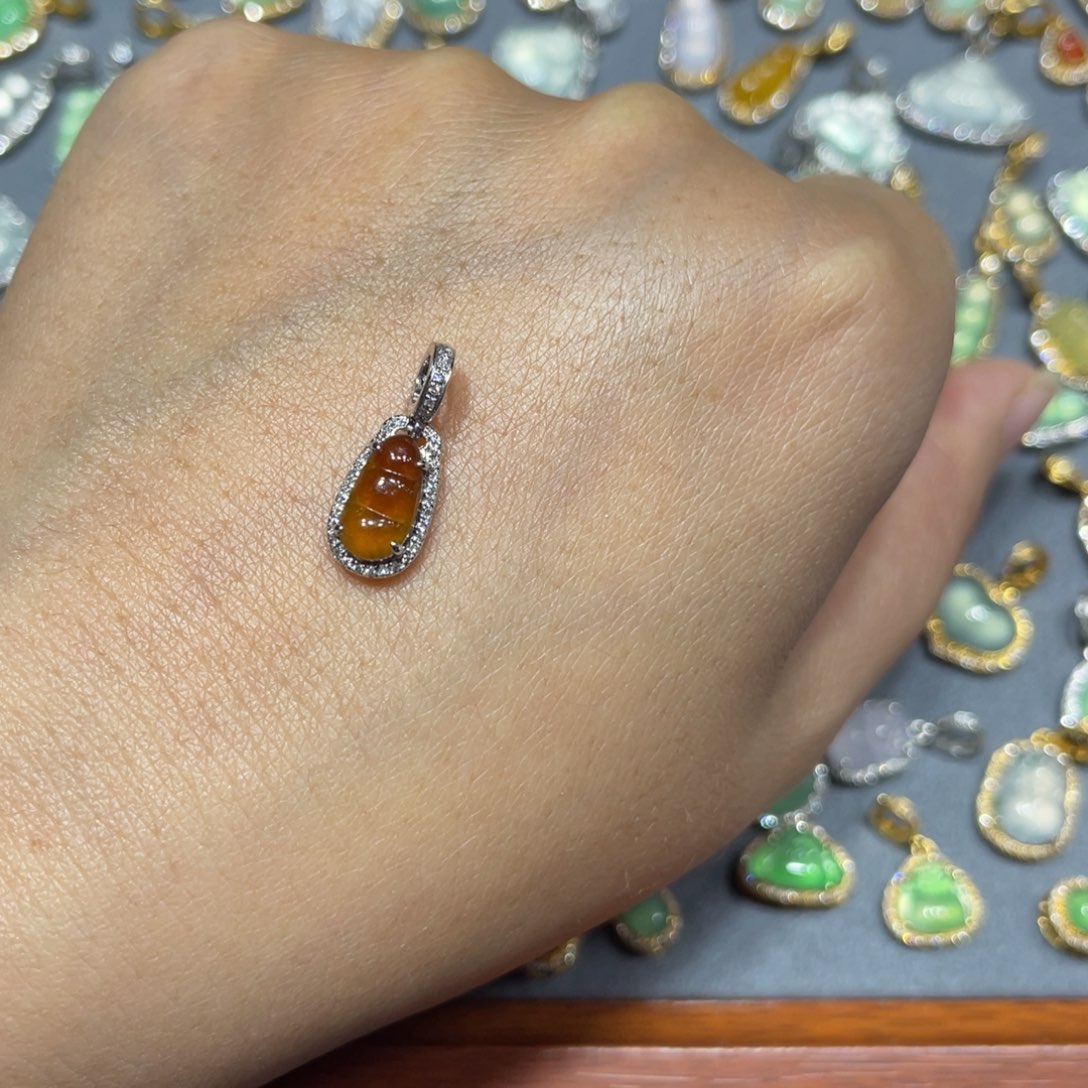 翡翠颈饰18K金镶嵌天然