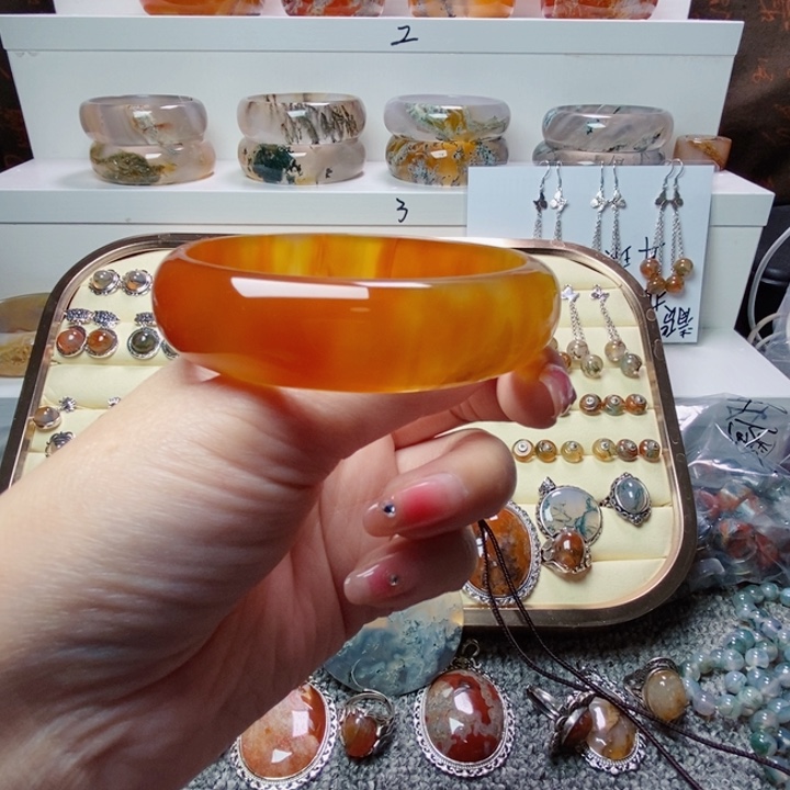 玛瑙/玉髓手镯未镶嵌