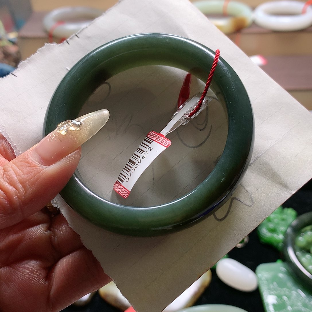 和田玉手镯未镶嵌k***梁