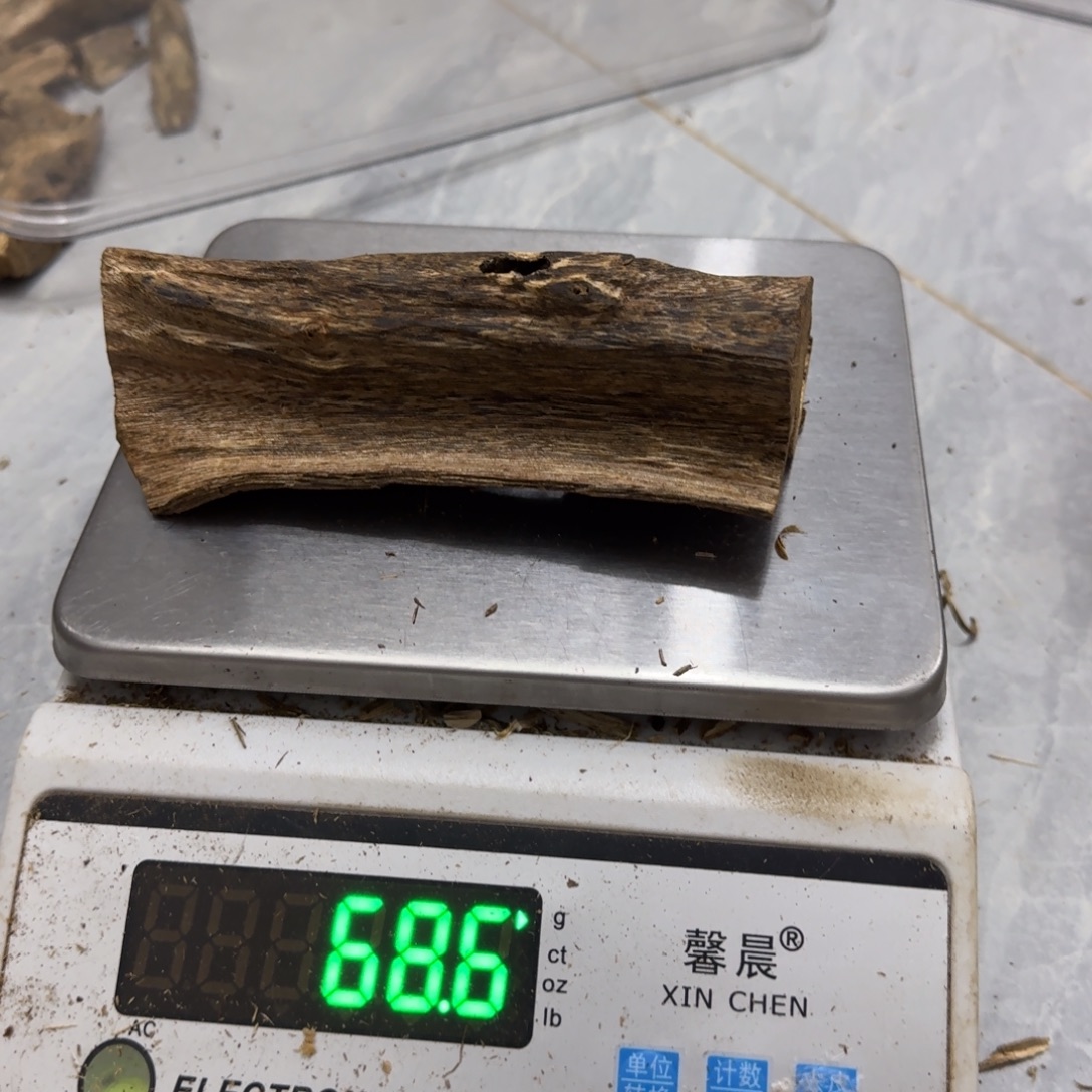 沉香碎屑沉香绿绮楠沉香68克