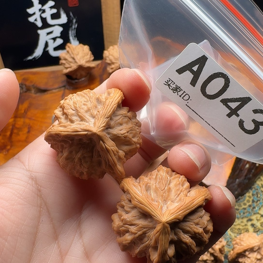 …***…文玩核桃把件35。043