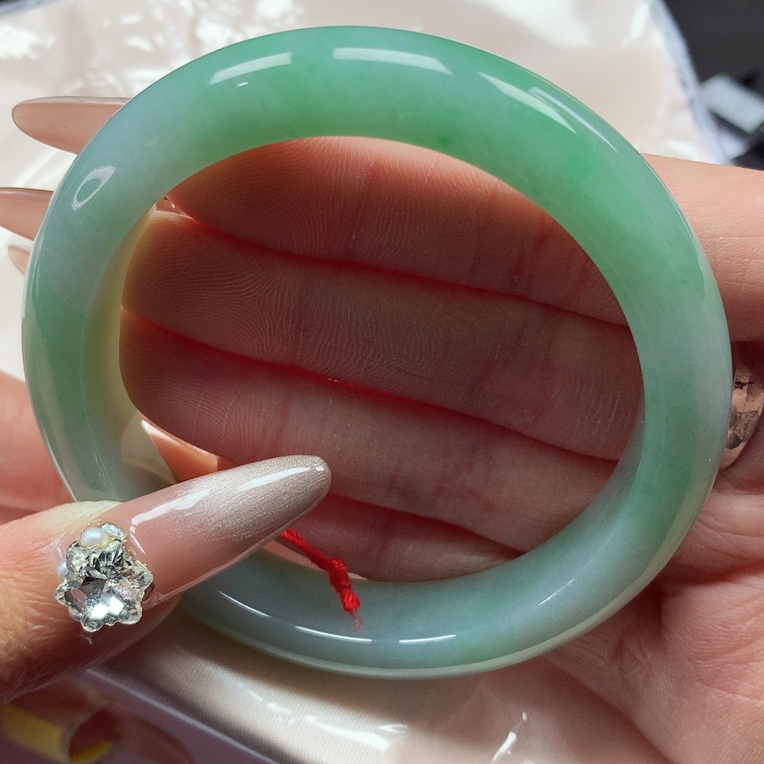 翡翠手镯未镶嵌57圈