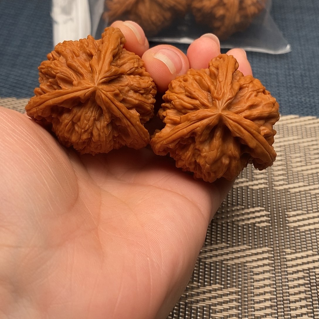 梅***斯吊坠文玩核桃三棱