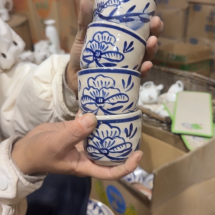 库存微瑕手绘杯四个