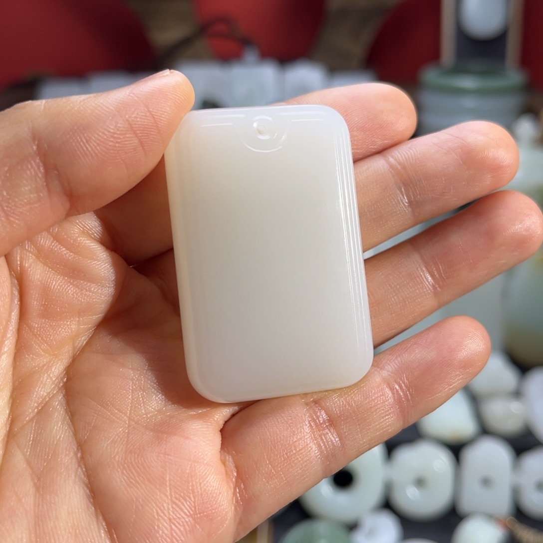 和田玉吊坠(赠链)未镶嵌b****u