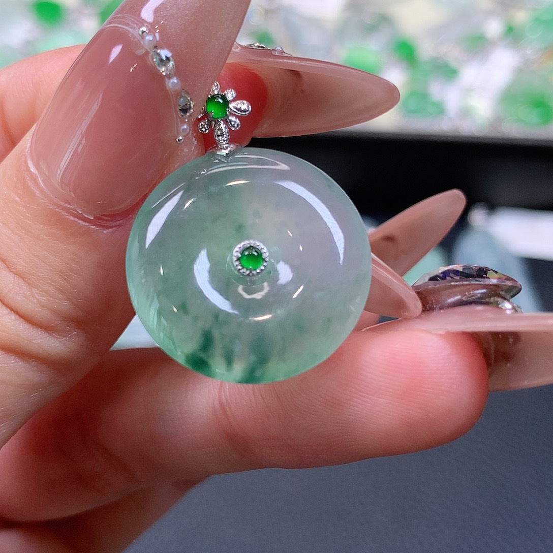 翡翠18K金镶嵌颈饰