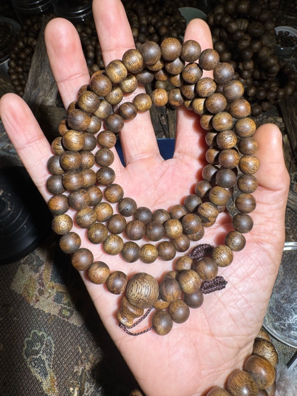 奇楠沉香海南乌身老料0.8 28克➕