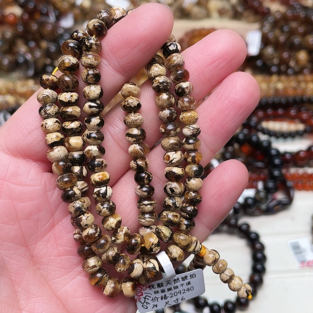 琥珀裸石未镶嵌胡*玲六