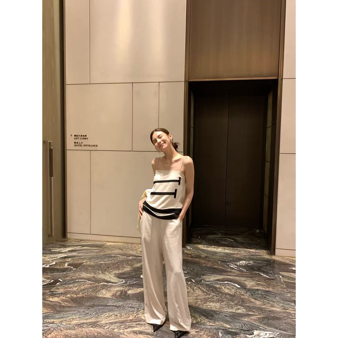 Mollyeeee秩序 清爽夏 最近偏爱这种抹胸阔腿裤套装，宽松、时尚