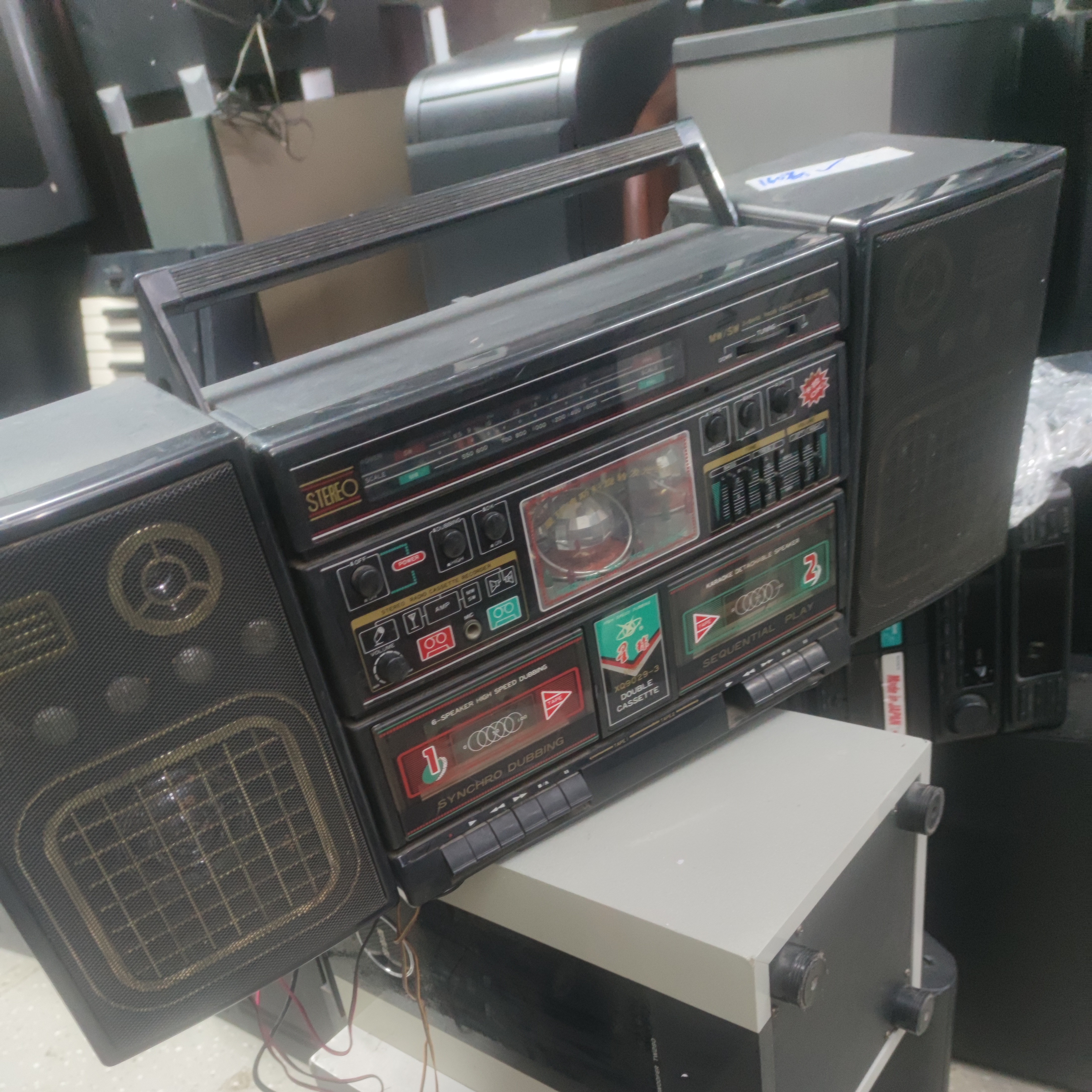 8新  二手配件收录机一台，不包好坏，不包邮费。