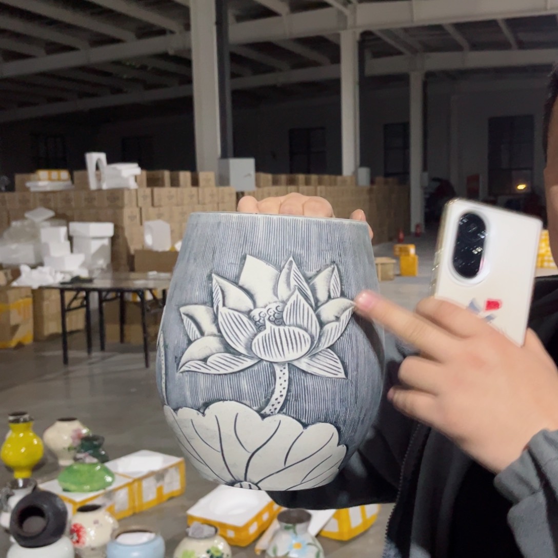 陶瓷我们都在努力着改变自己和