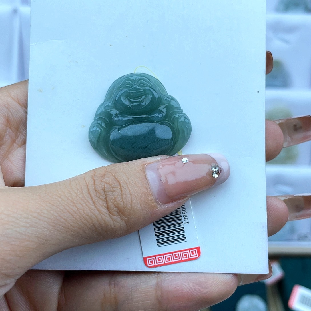 翡翠未镶嵌颈饰佛公