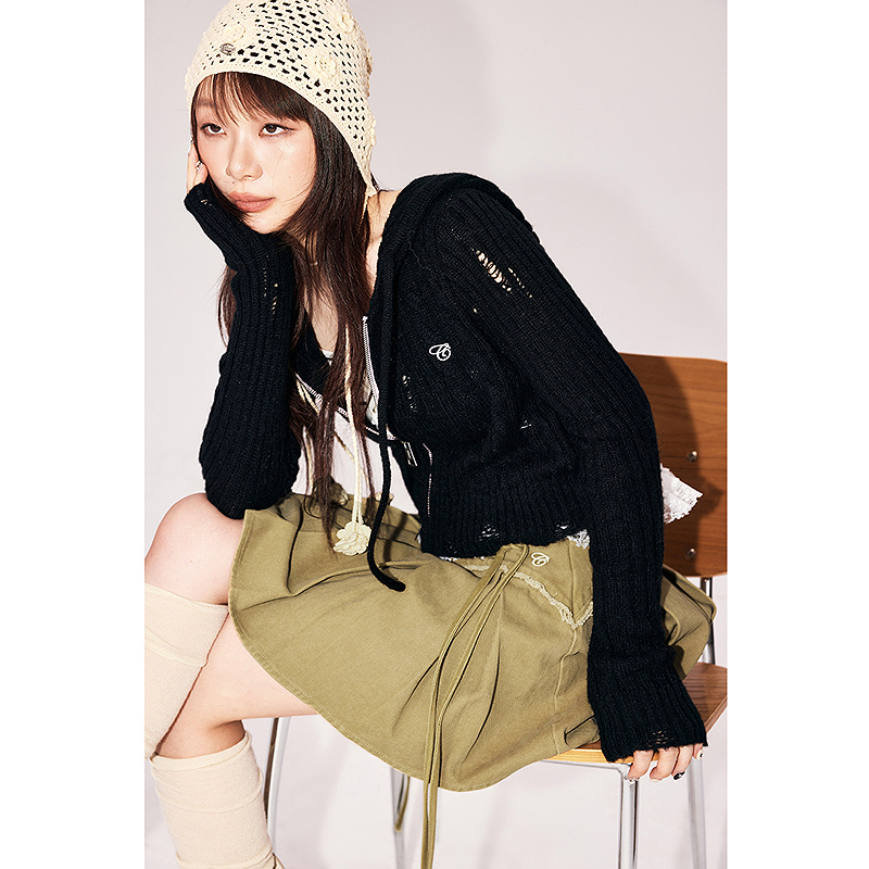 CHUU冬季女装破洞设计减龄风宽松拉链式穿搭韩系简约针织衫