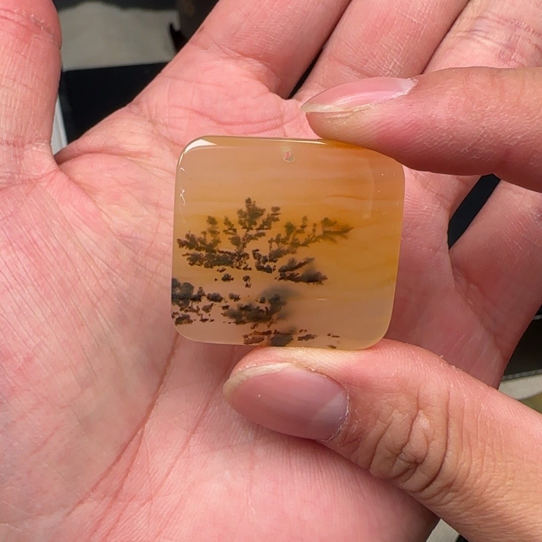 石英质玉（黄龙玉）吊坠(不含链)未镶嵌