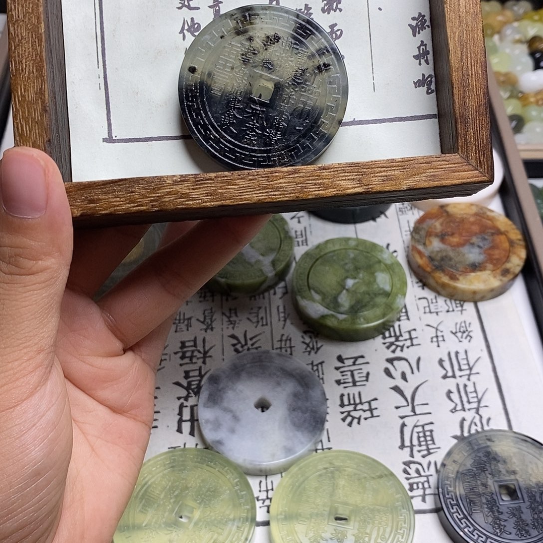 蛇纹石玉合金颈饰