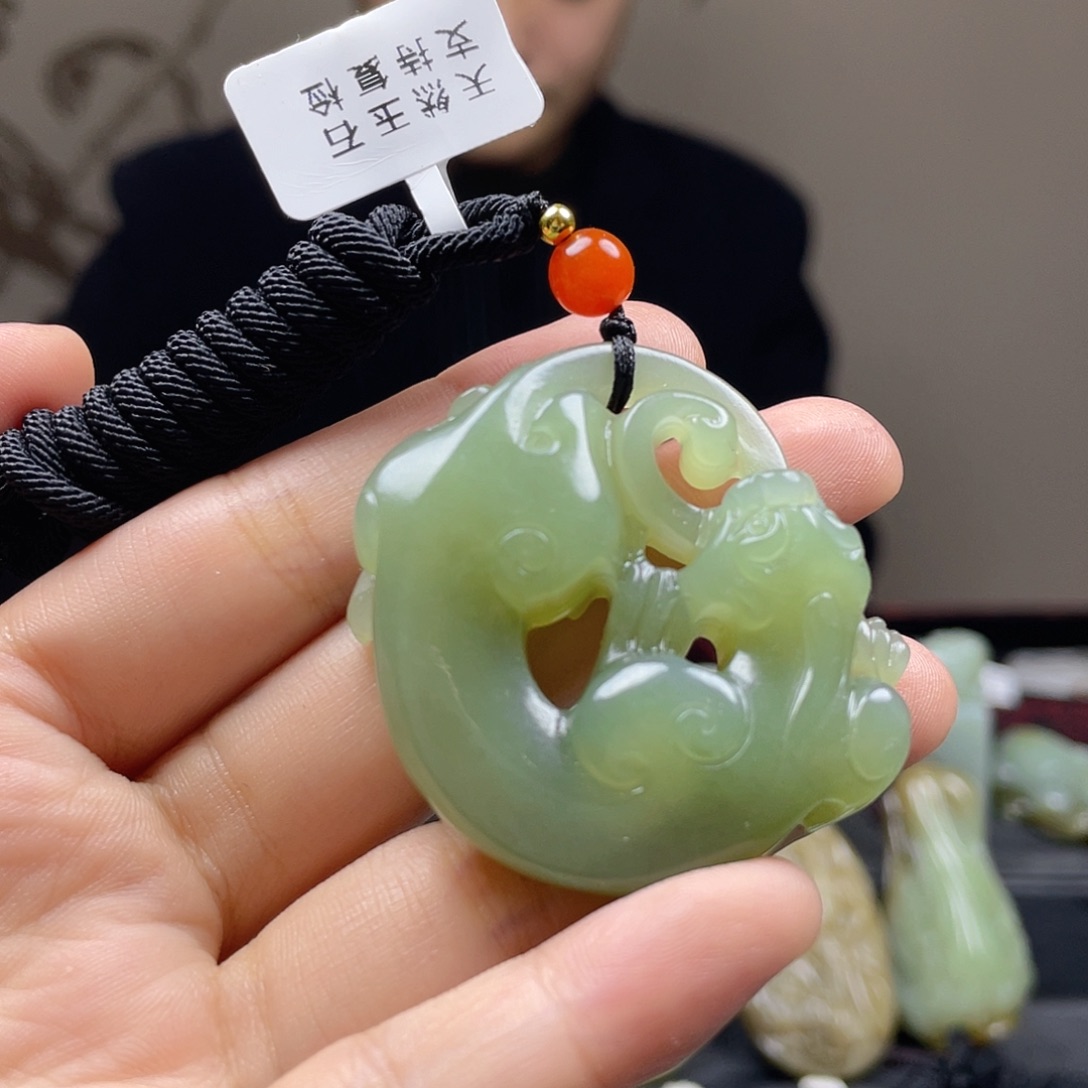 和田玉未镶嵌颈饰