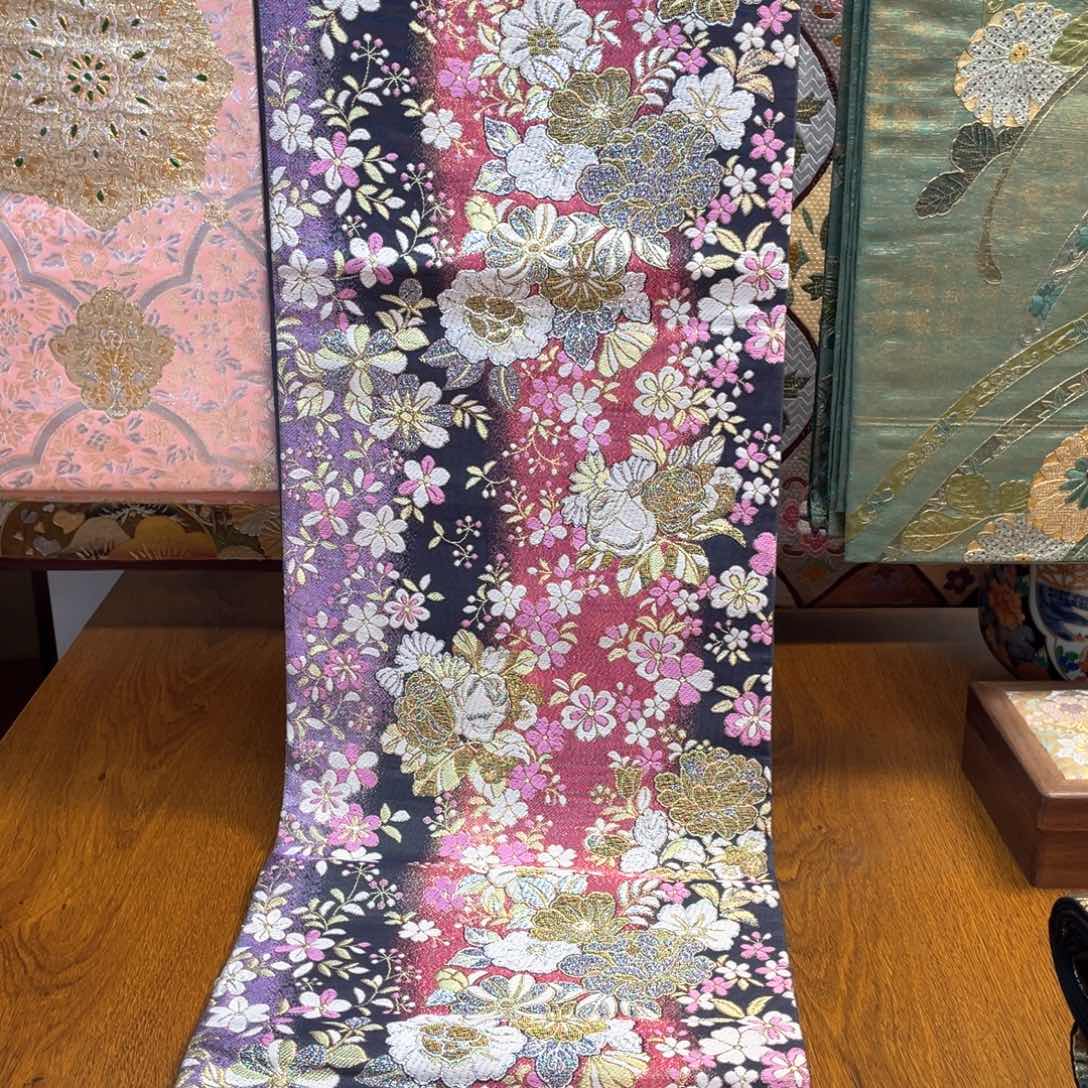 织绣渐变金织樱花纹