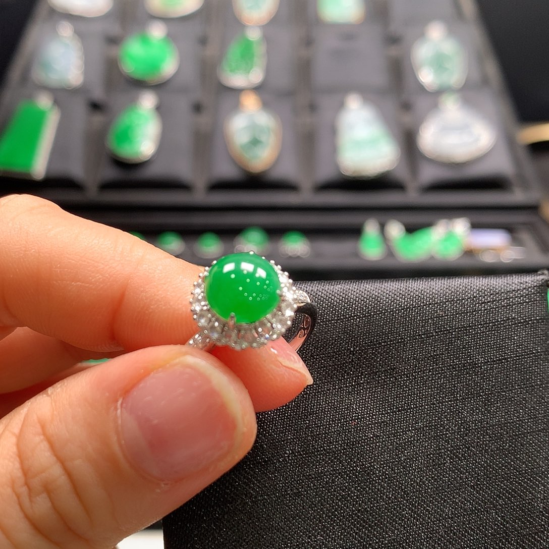 翡翠18K金镶嵌戒指戒指