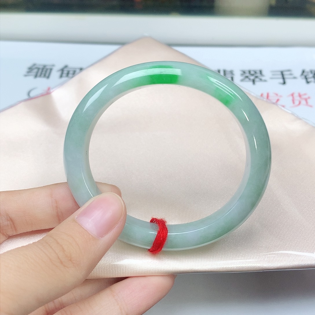 翡翠手镯未镶嵌5010贵