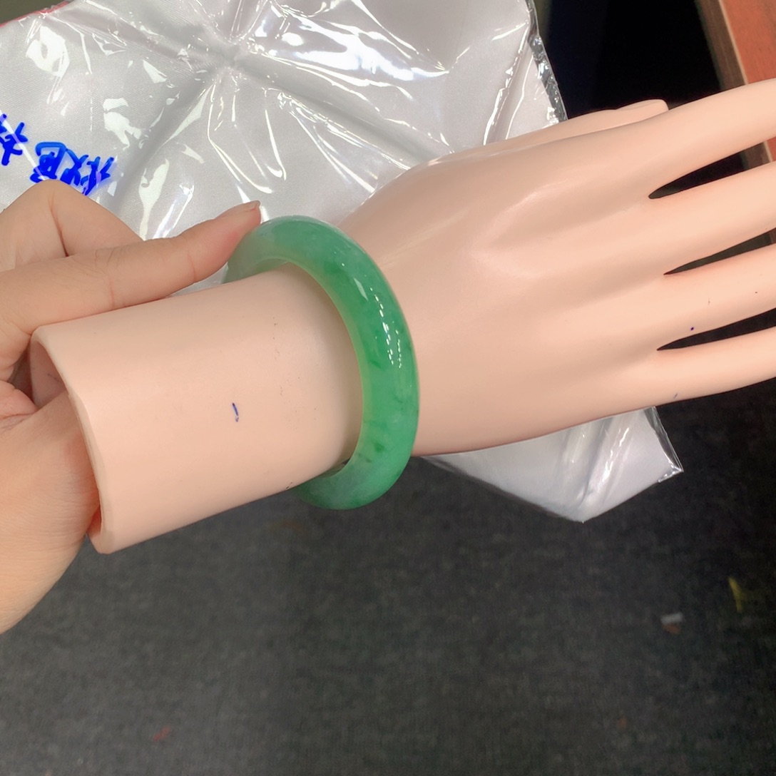 小***庞翡翠未镶嵌手镯翡翠