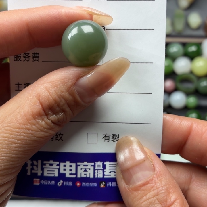 颈饰未镶嵌和田玉（糖玉）西**人