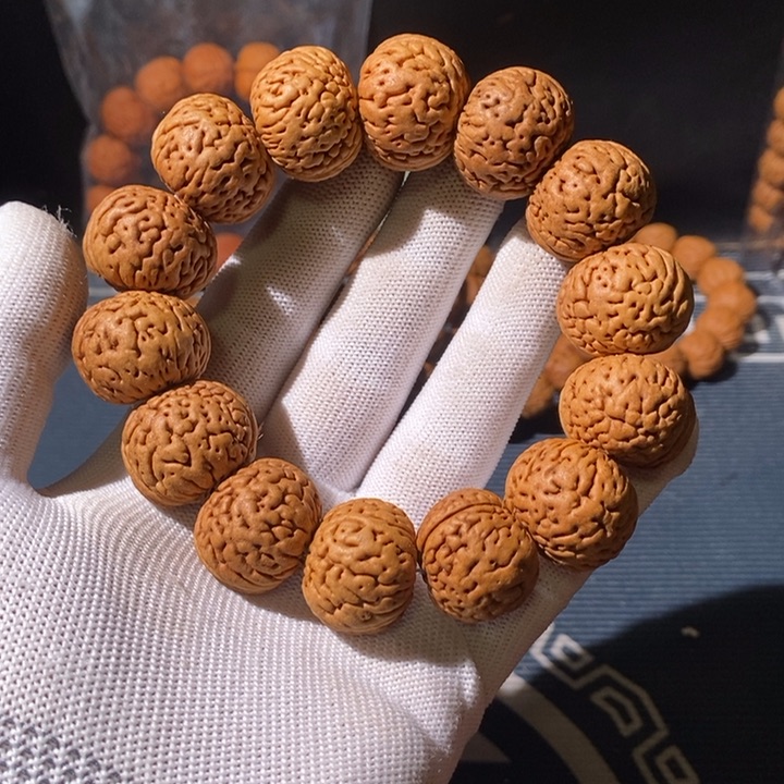 文玩核桃手串……24