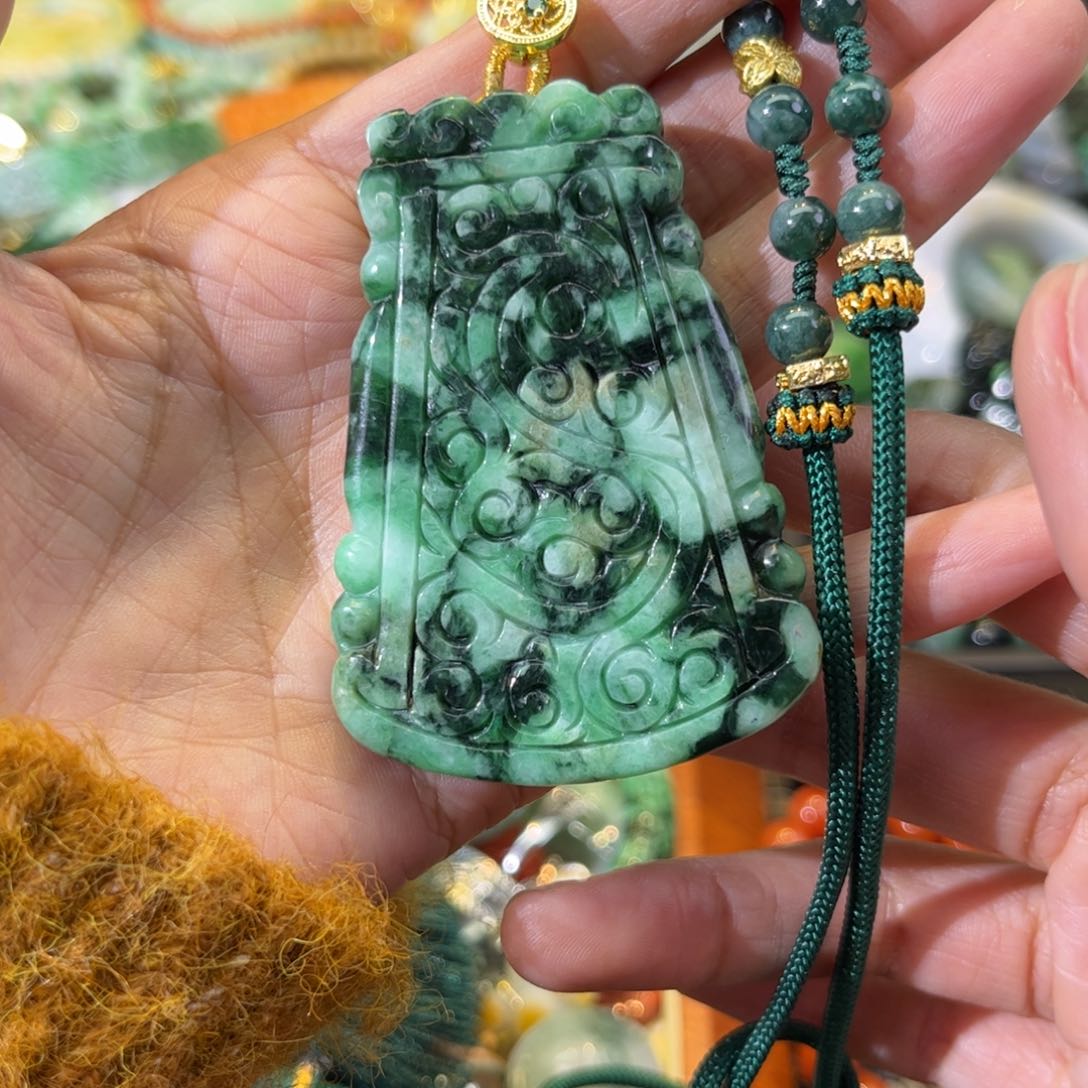 翡翠颈饰未镶嵌翡翠吊坠默认微瑕