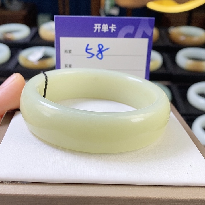 未镶嵌手镯和田玉55.56