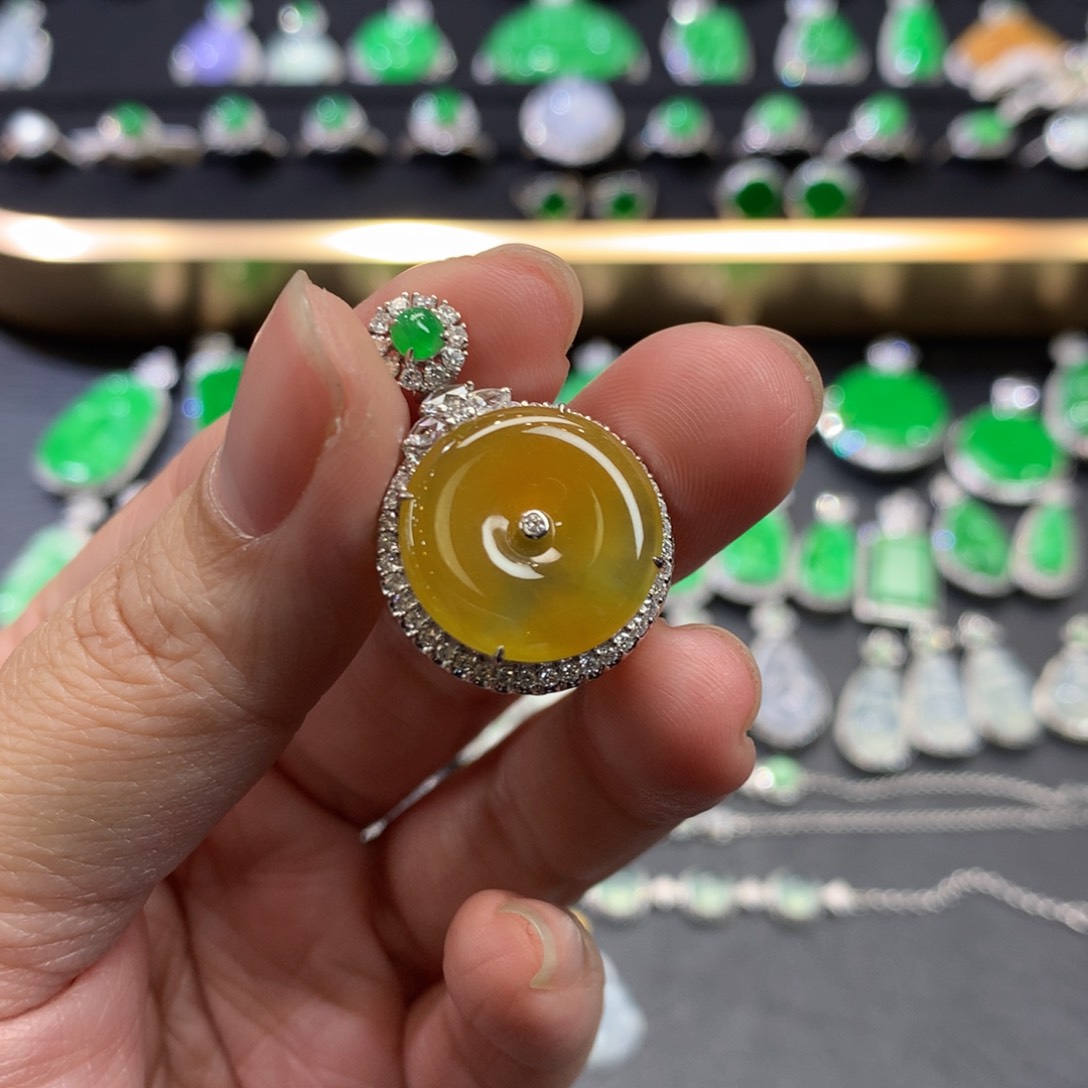 翡翠吊坠(不含链)18K金镶嵌