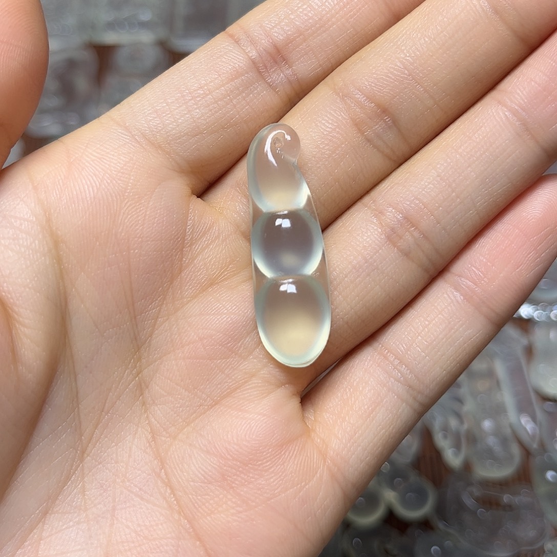 N***子蛇纹石玉未镶嵌颈饰