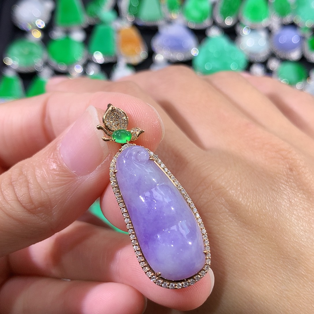 翡翠18K金镶嵌颈饰