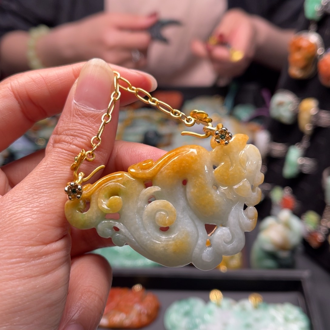 翡翠颈饰未镶嵌Ccggghhhhhhhhhhh