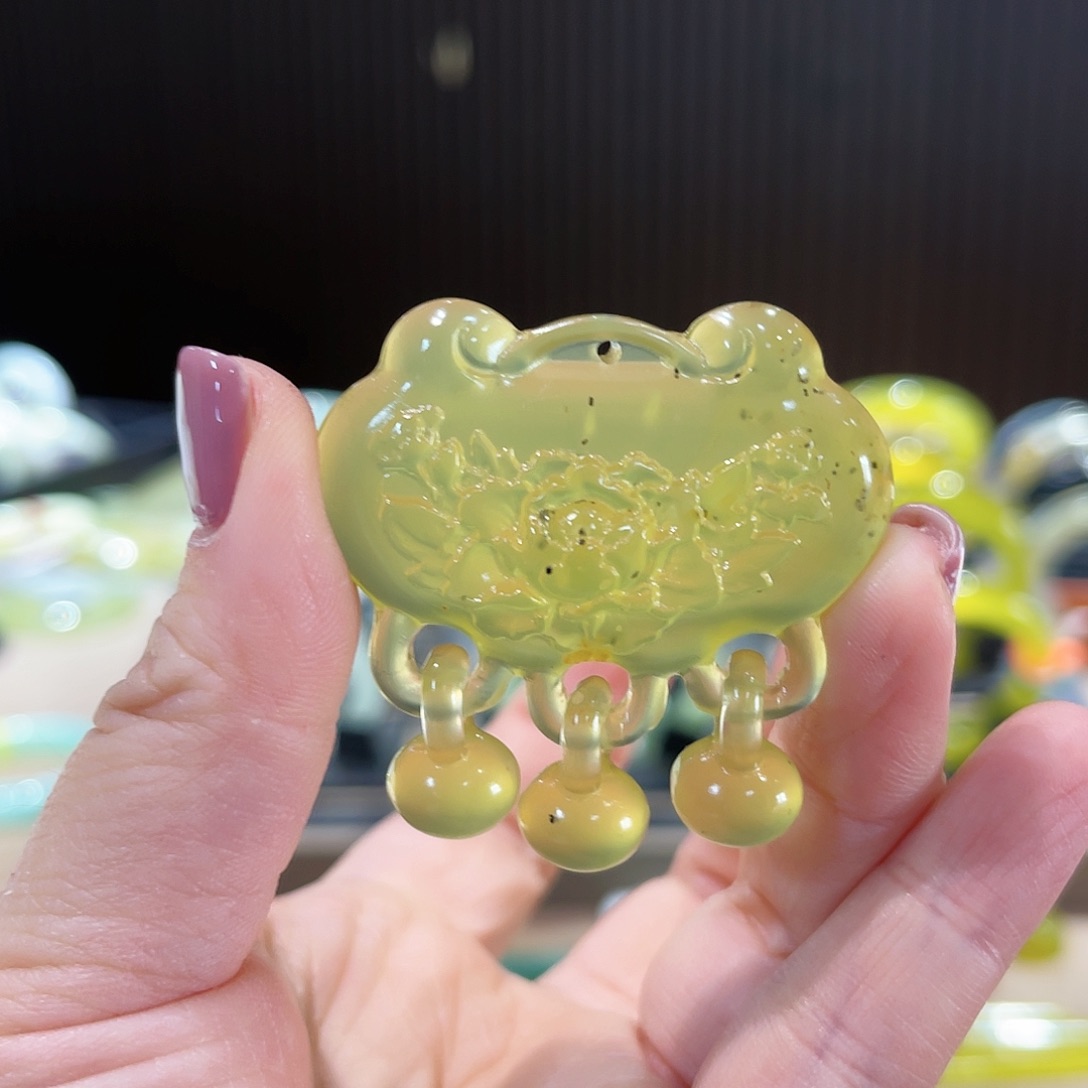 蛇纹石玉手镯未镶嵌吴***爱