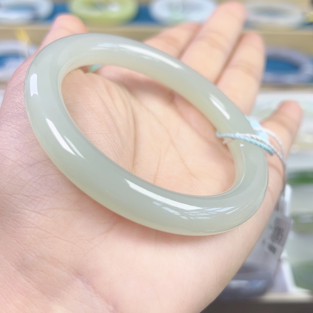 和田玉未镶嵌手镯美人条，猫光