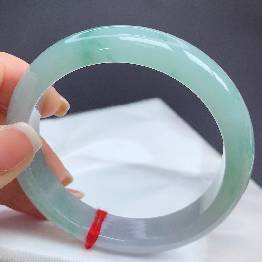 翡翠手镯未镶嵌l n n n n n n n n