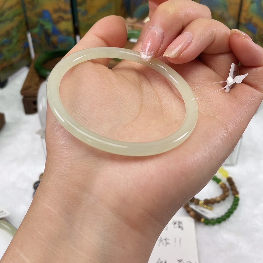 和田玉未镶嵌手镯