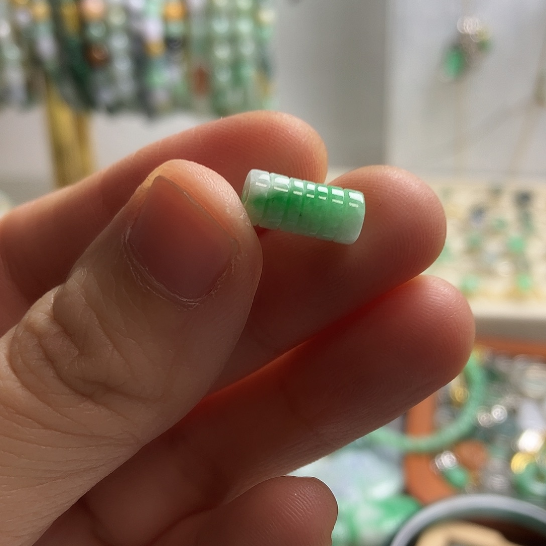 翡翠未镶嵌颈饰03卡5.7