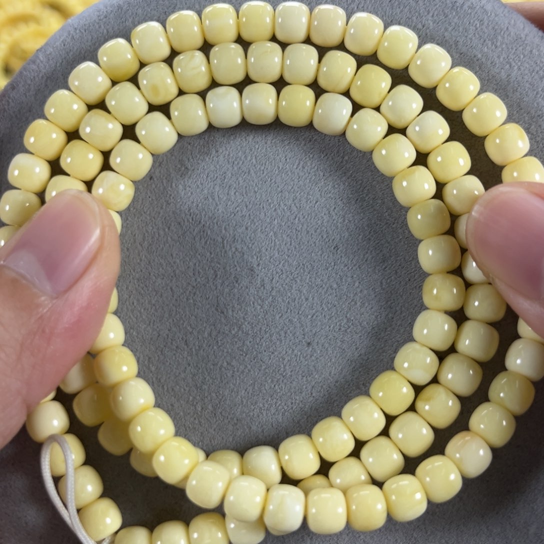 蜜蜡颈饰未镶嵌满蜡奶白