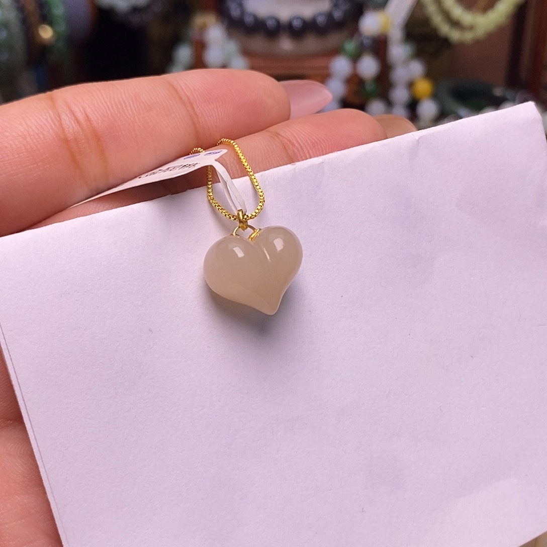 和田玉未镶嵌颈饰藕粉老矿料金镶屁桃