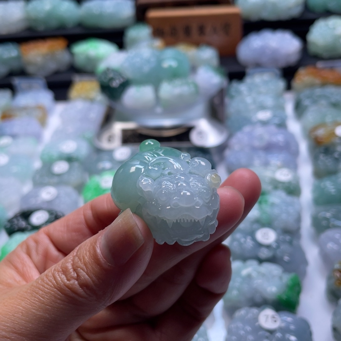 翡翠颈饰未镶嵌貔貅